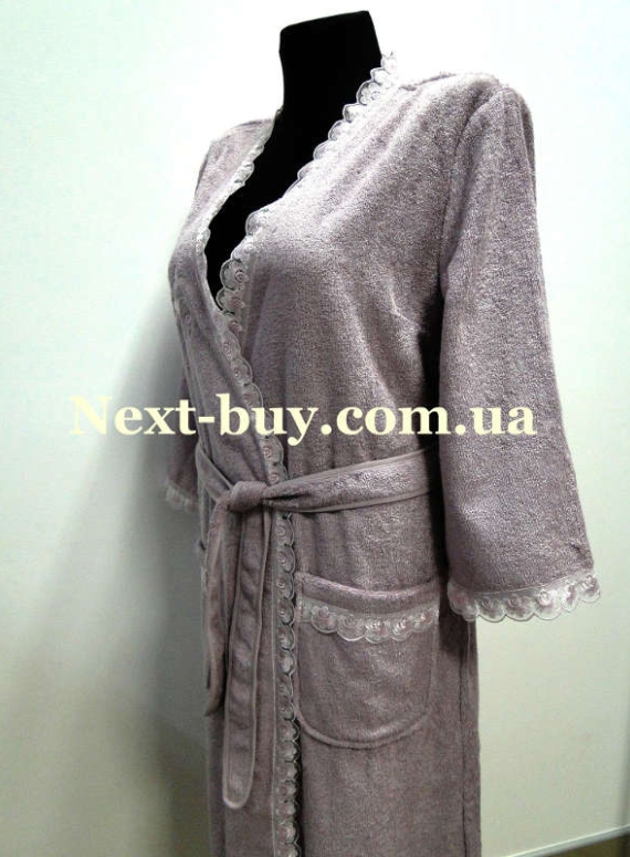 Женский халат бамбуковый Maison D'or Celyn Long с кружевом фиолетовый