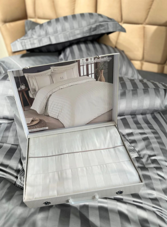 Постільна білизна Maison D'or Elegance Embroidery Linens ecru 200x220см сатин з вишивкою