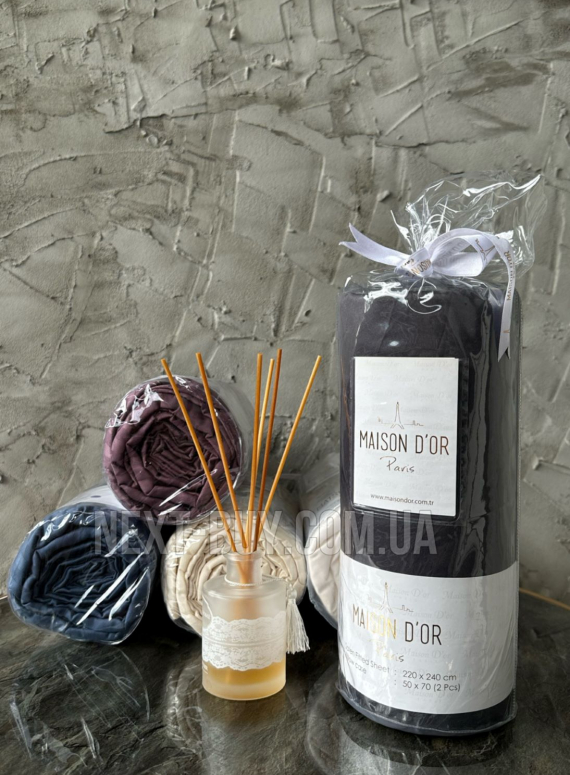 Сатинове простирадло на резинці 180х200+28см Maison D'or Satin fitted sheet antracite з наволочками антрацит
