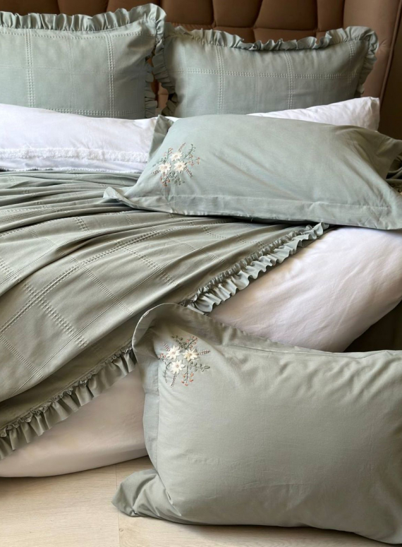 Легка постільна білизна з покривалом і вишивкою Saheser Fiorella mint