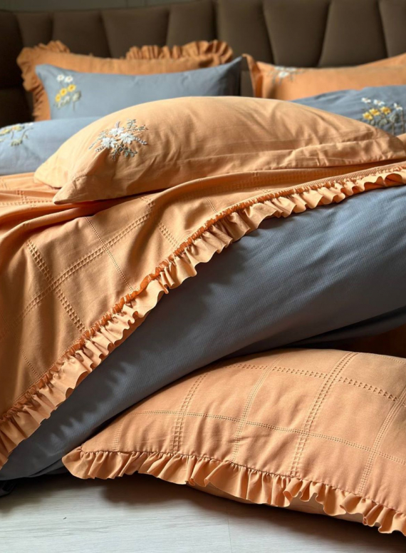 Легка постільна білизна з покривалом і вишивкою Saheser Fiorella orange