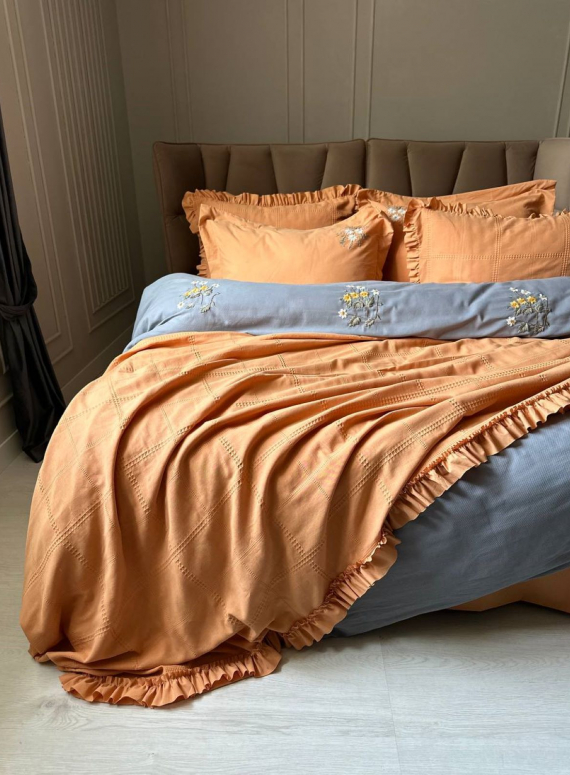 Легка постільна білизна з покривалом і вишивкою Saheser Fiorella orange
