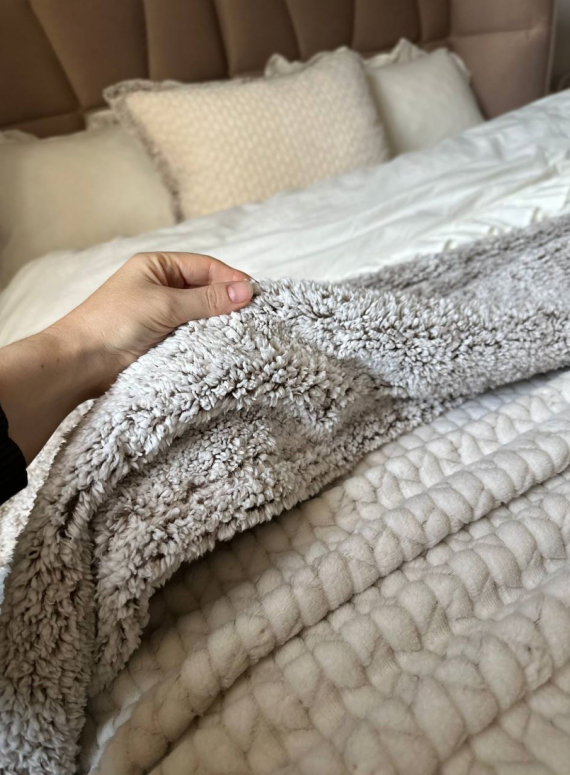 Двохстороннє тепле і м'яке покривало з наволочками Mosaic bej 220х260