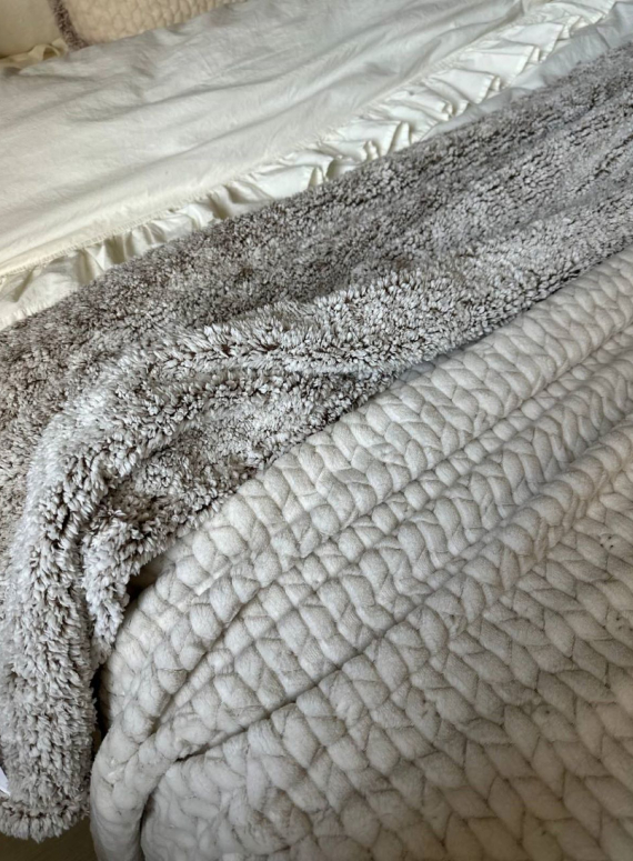 Двохстороннє тепле і м'яке покривало з наволочками Mosaic bej 220х260