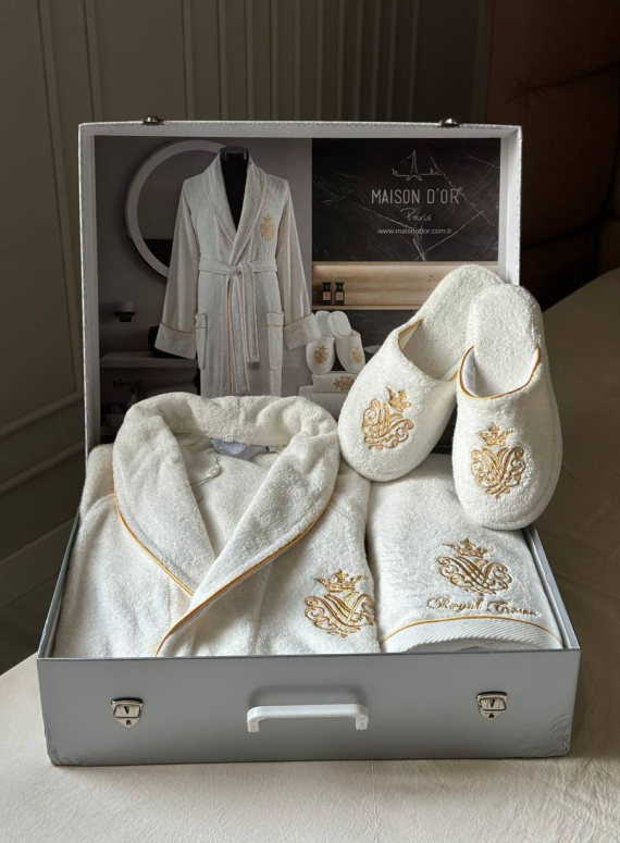 Махровий набір чоловічий халат з тапочками та з 2-ма рушниками Maison D'or Royal Crown Ecru з вишивкою