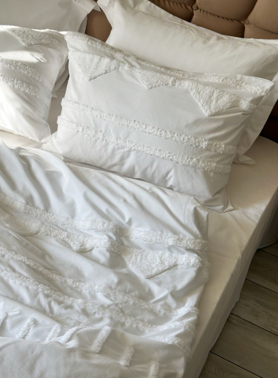 Постільна білизна Saheser Iris beyaz євро 200х220 з вишивкою