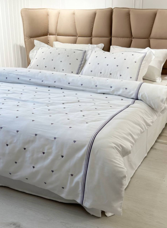 Постільна білизна Maison D'or Lamour lilac євро 200х220 сатин з вишивкою сердечок