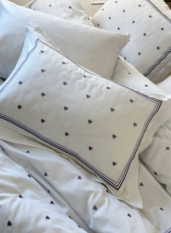 Постільна білизна Maison D'or Lamour lilac євро 200х220 сатин з вишивкою сердечок