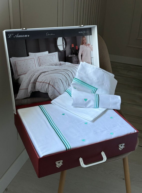 Постільна білизна Maison D'or Lamour mint євро 200х220 сатин з вишивкою сердечок