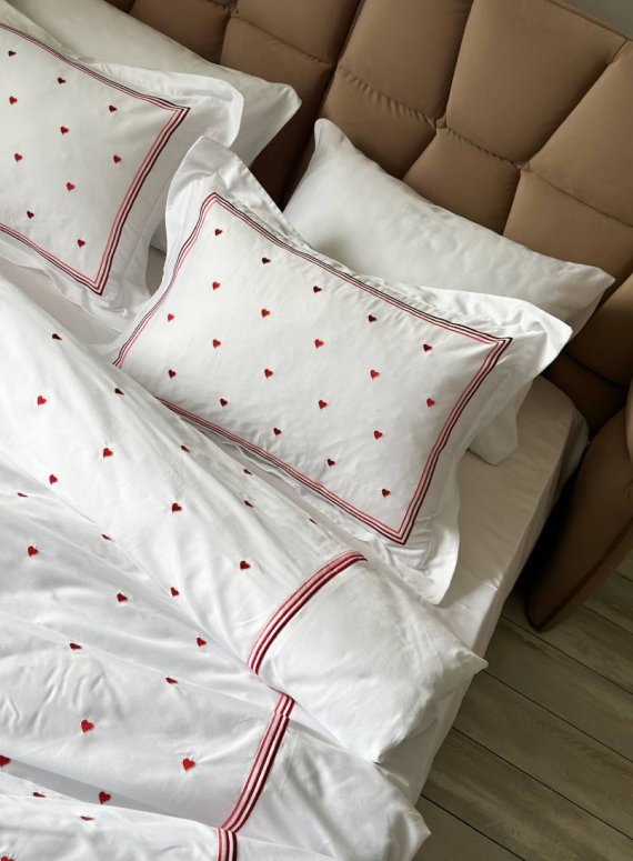 Постільна білизна Maison D'or Lamour red євро 200х220 сатин з вишивкою сердечок