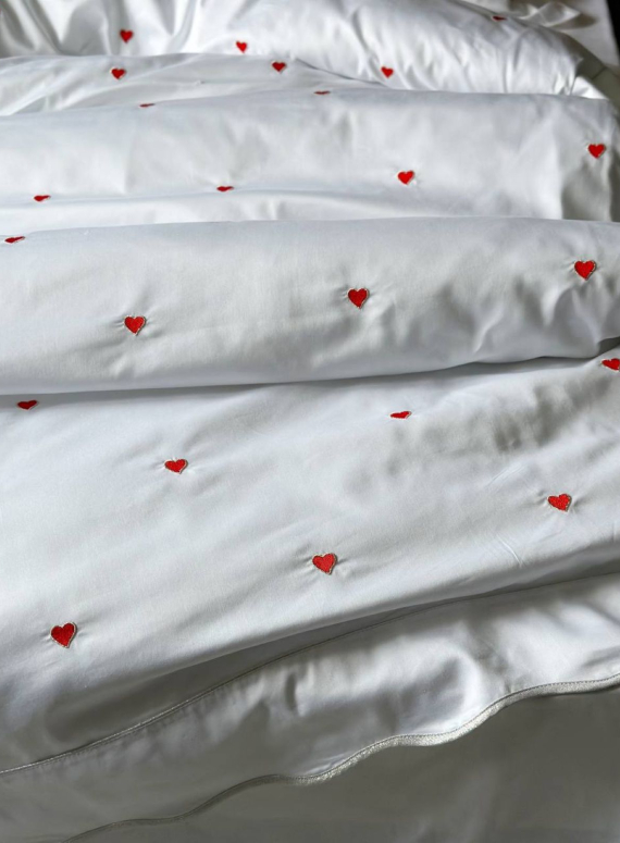 Maison D'or Les Coeurs ecru-red постільна білизна євро 200х220 сатин з аплікацією з сердечок