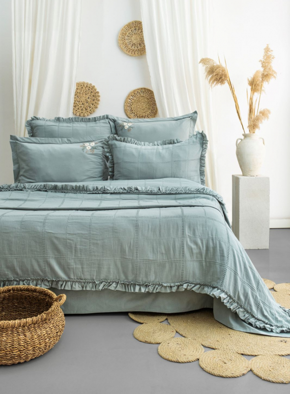 Легка постільна білизна з покривалом і вишивкою Saheser Fiorella mint