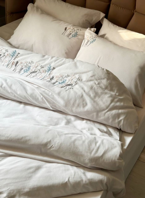 Постільна білизна з вишивкою Saheser Nilda євро 200х220