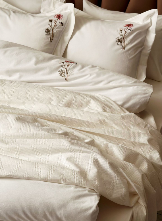 Постільна білизна з вишивкою і піке Saheser Noris cream євро 200х220