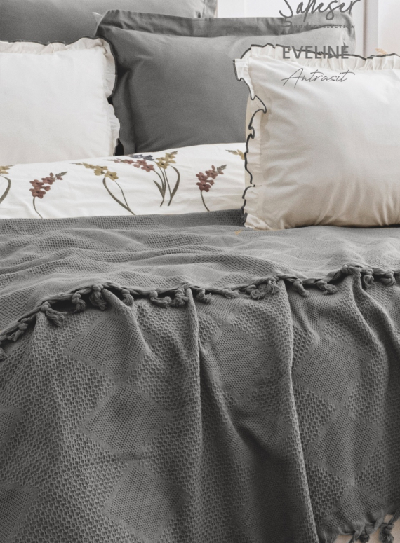 Постільна білизна з вишивкою і піке Saheser Eveline antrasit євро 200х220