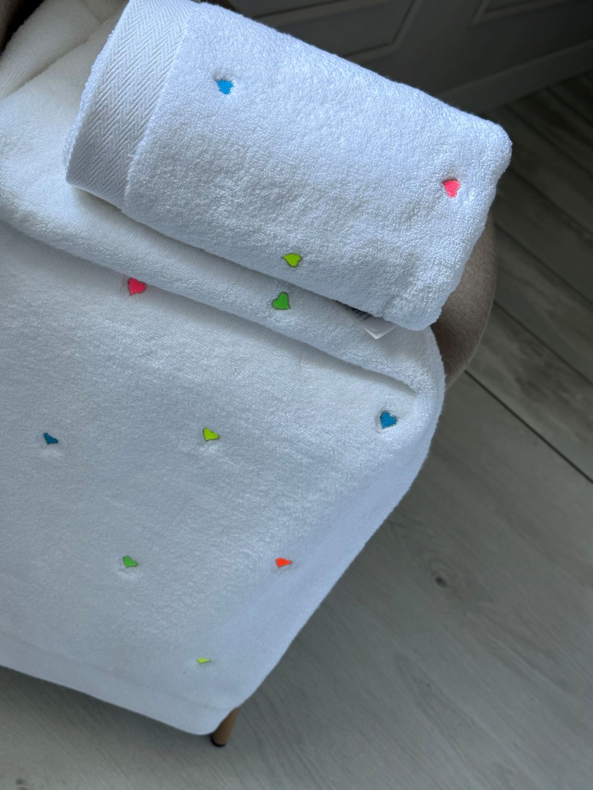 Maison D'or Soft Hearts neon махровий рушник банний 85х150