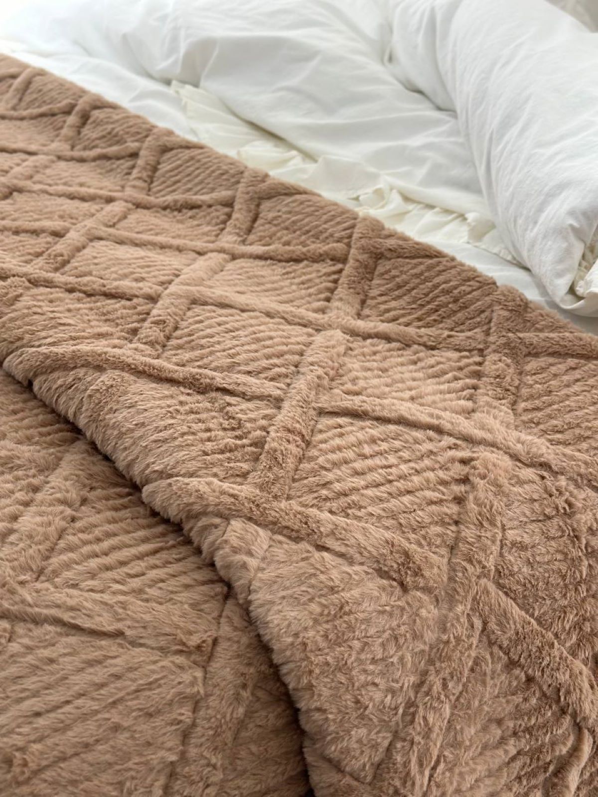 Велюрове стьобане покривало Colorful коричневе євро 200х230