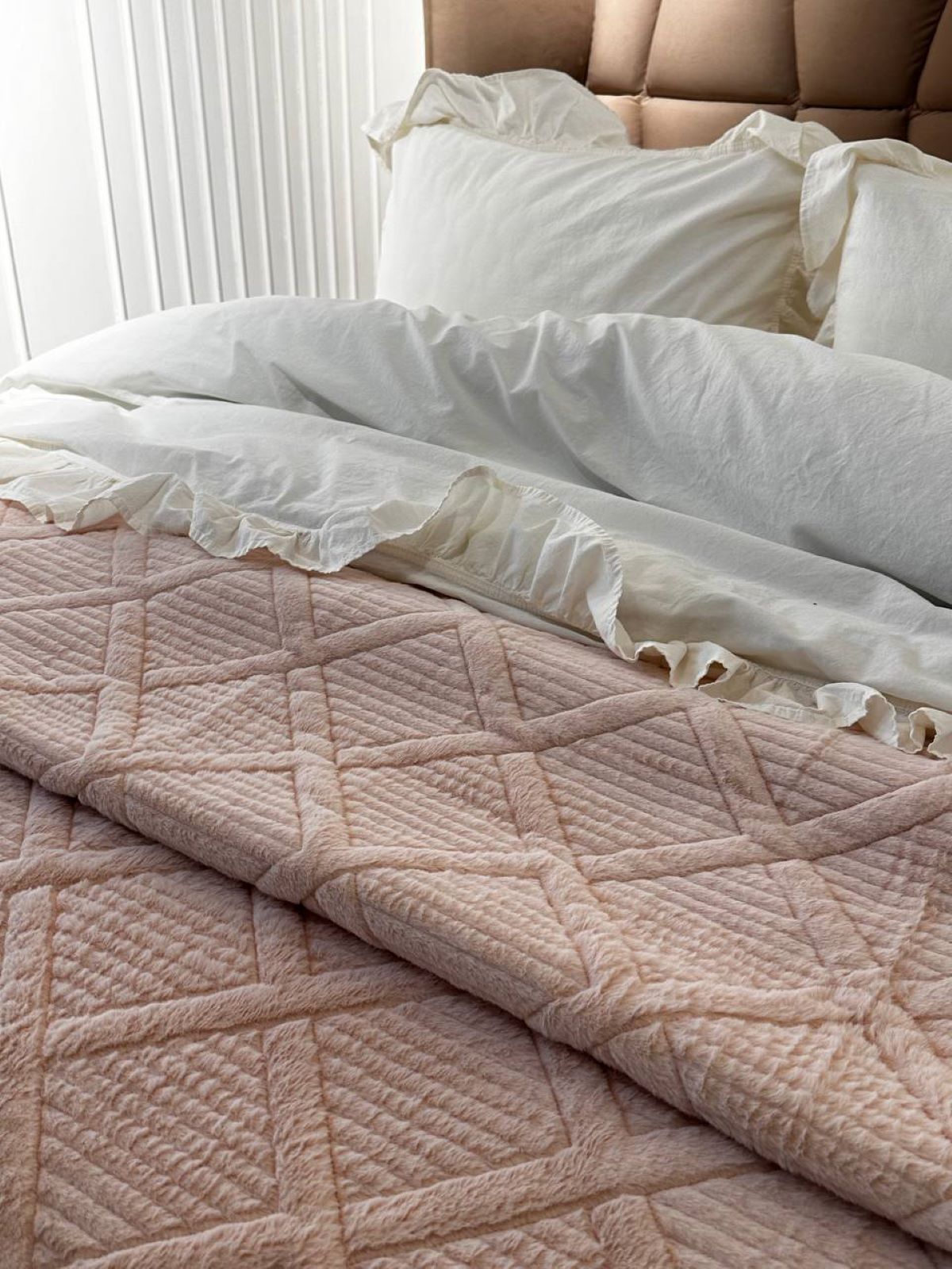 Велюрове стьобане покривало Colorful пудрове євро 200х230