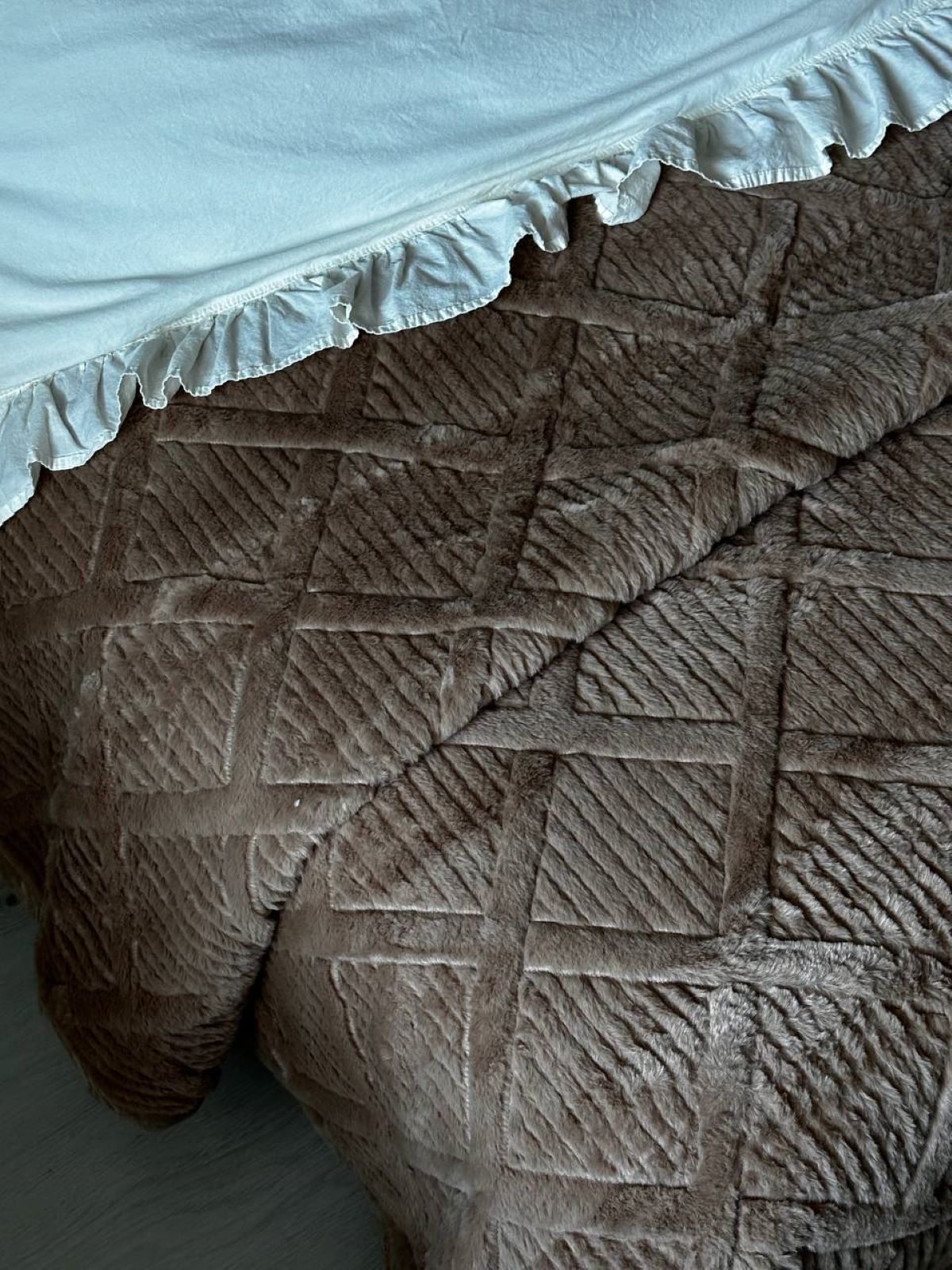 Велюрове стьобане покривало Colorful кавове євро 200х230