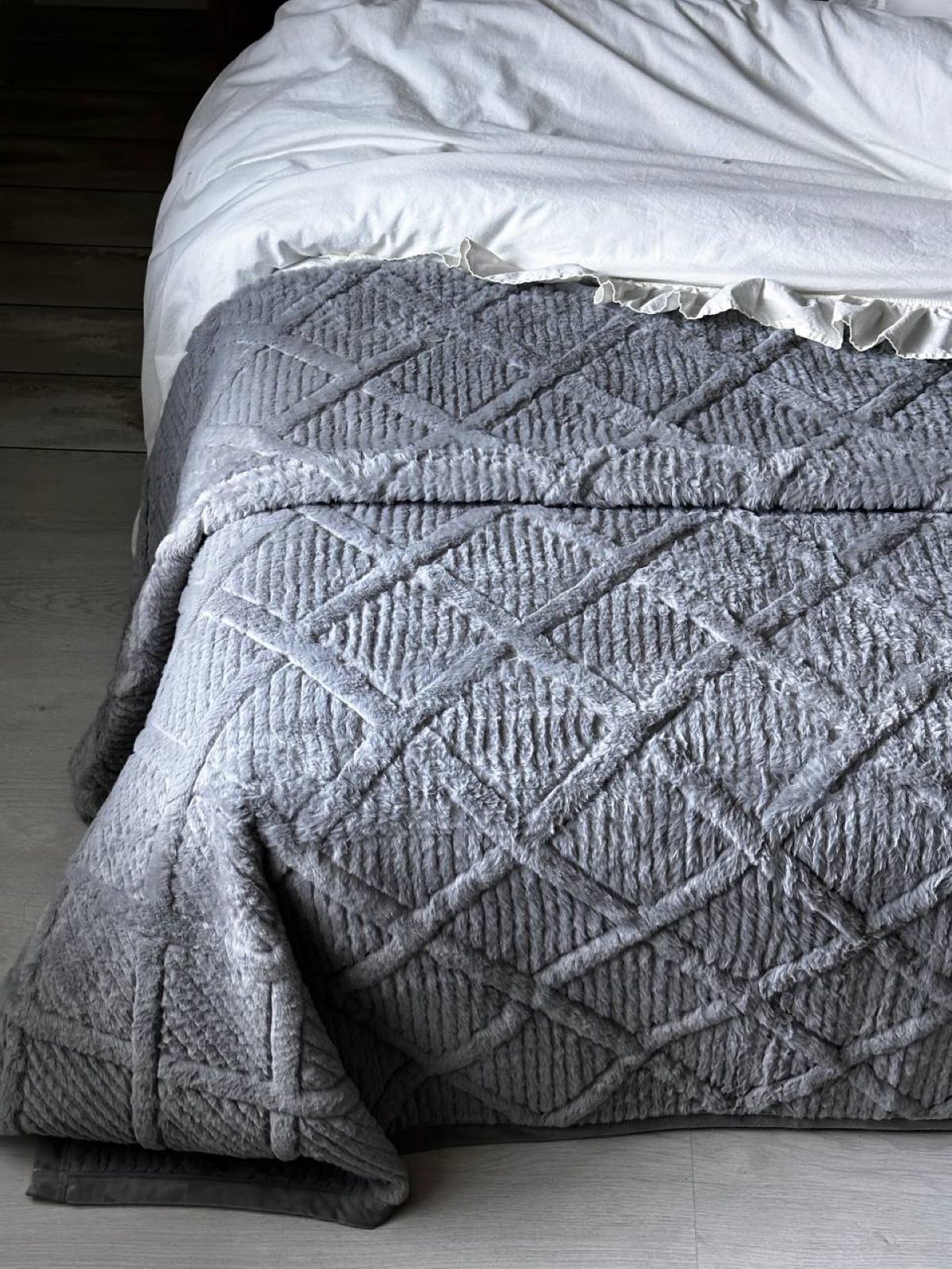 Велюрове стьобане покривало Colorful сіре євро 200х230