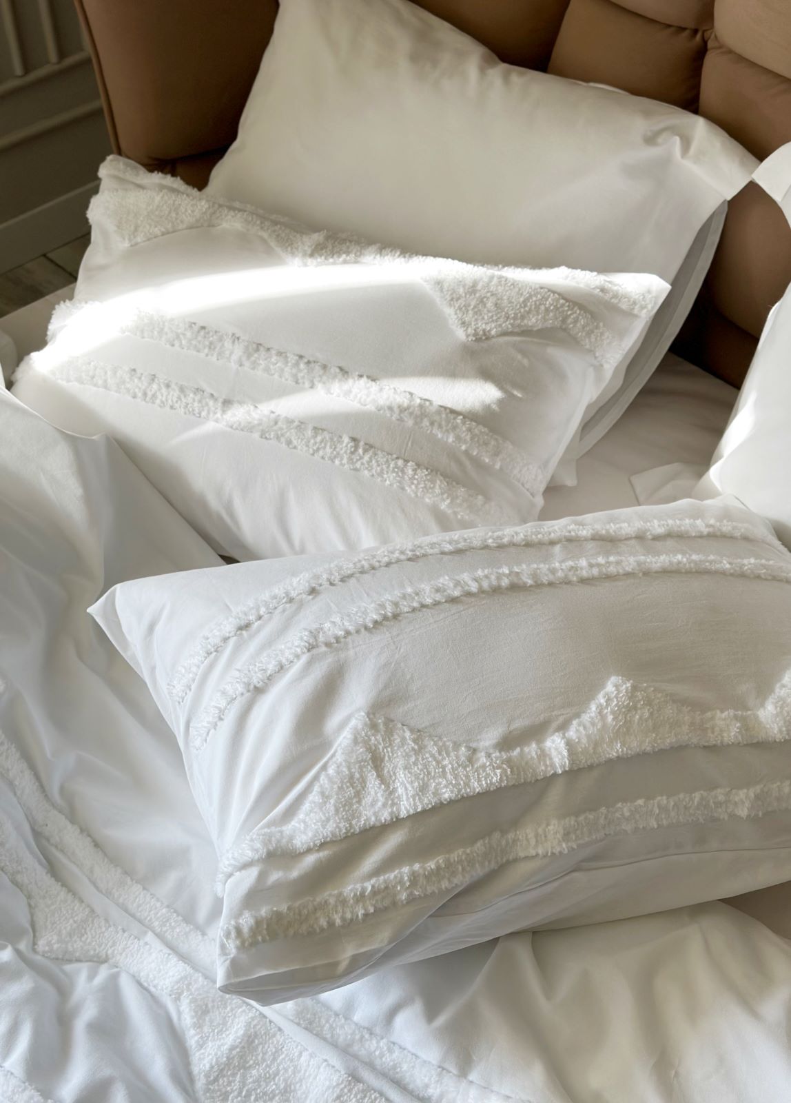 Постільна білизна Saheser Iris beyaz євро 200х220 з вишивкою