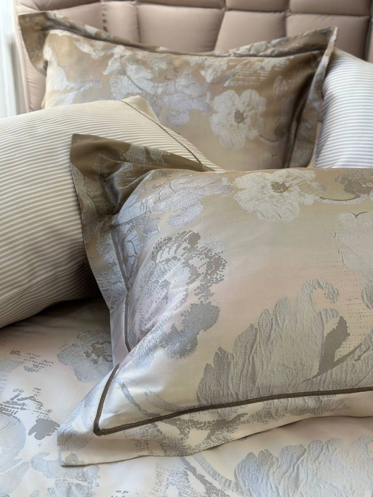 Постільна білизна Maison D'or Ambre gold євро 200х220 тенсел