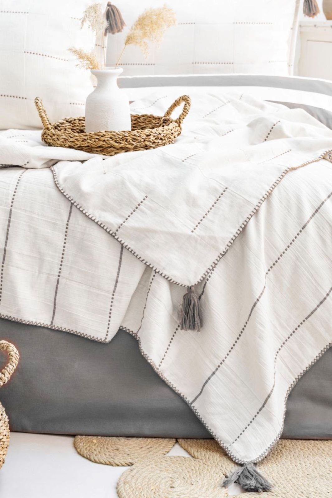 Постільна білизна з піке Saheser Eva grey євро 200х220