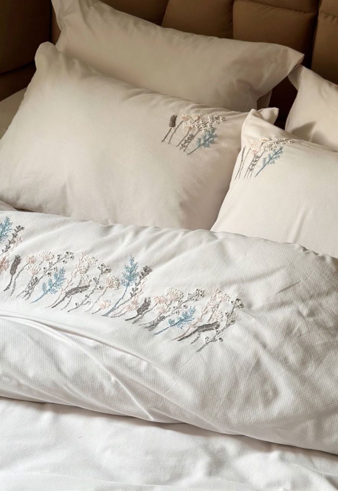 Постільна білизна з вишивкою Saheser Nilda євро 200х220