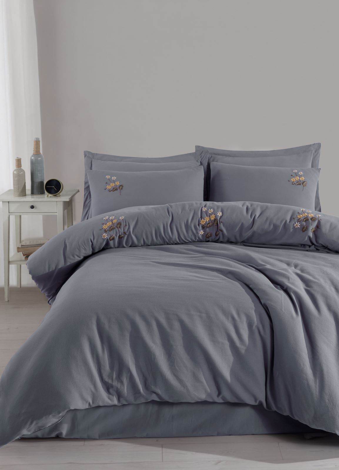 Постільна білизна з вишивкою Saheser Poppy євро 200х220