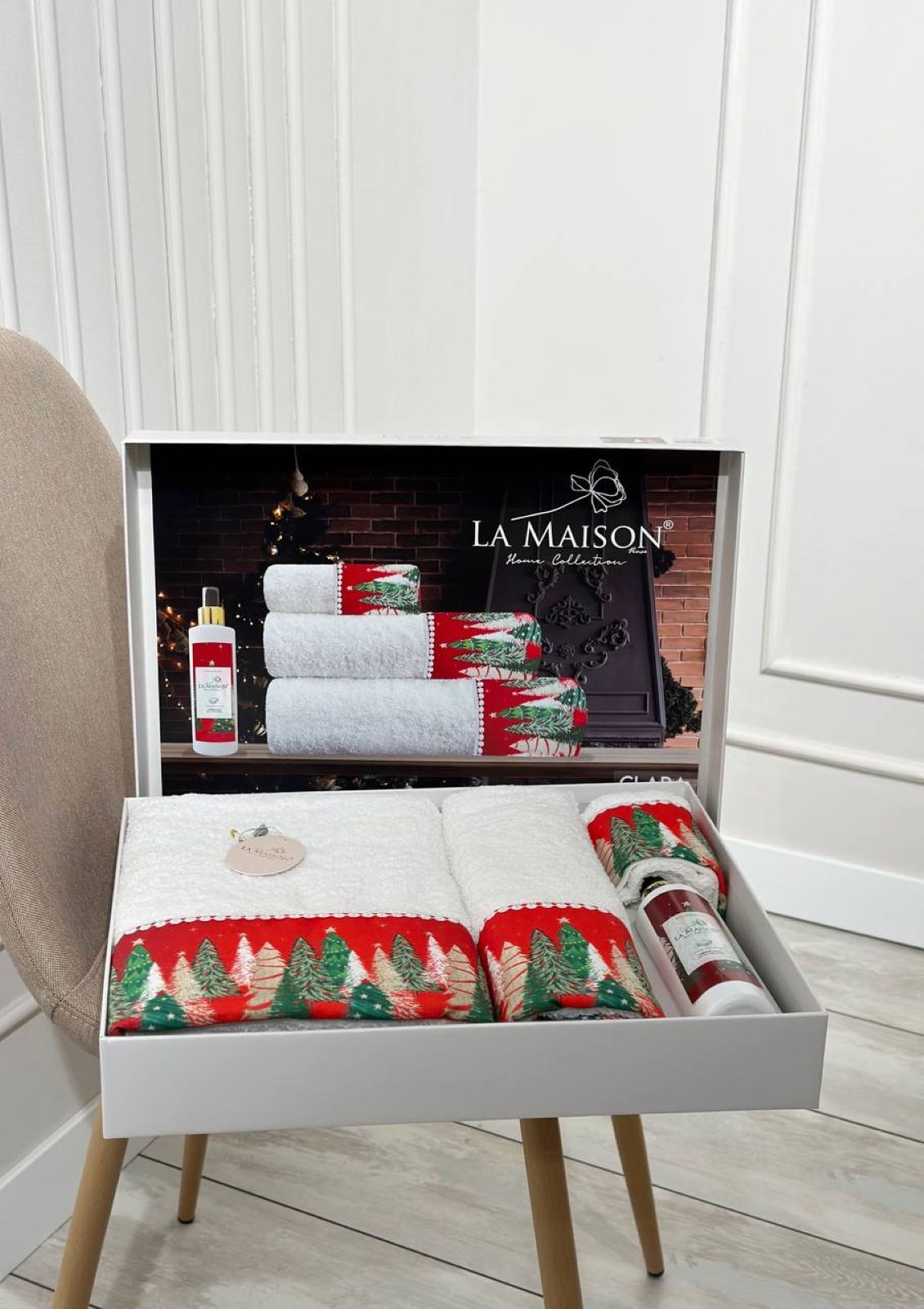 Новогодний набор махровых полотенец La Maison Clara 3шт. + ароматический спрей