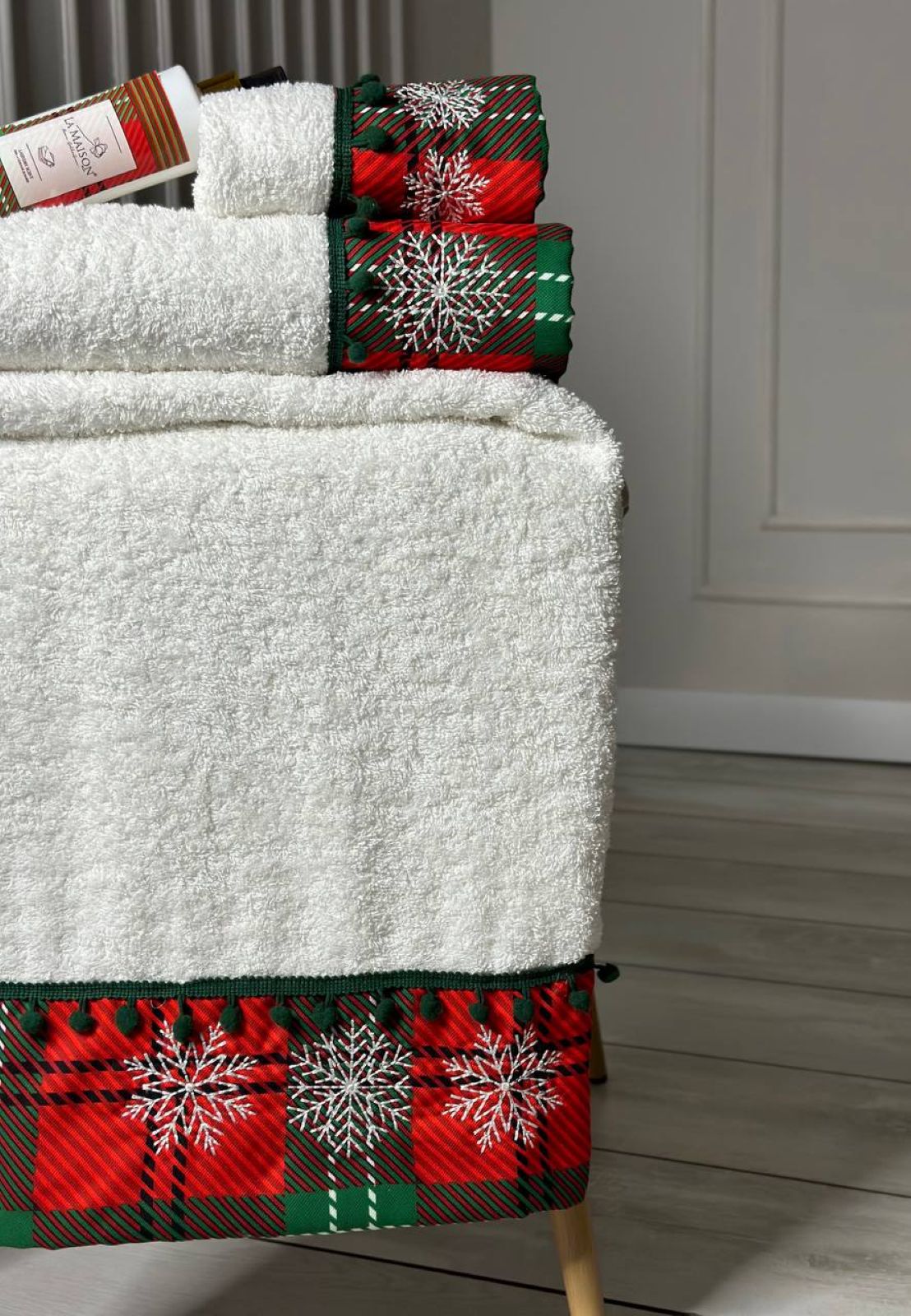 Новогодний набор махровых полотенец La Maison Merry 3шт. + ароматический спрей