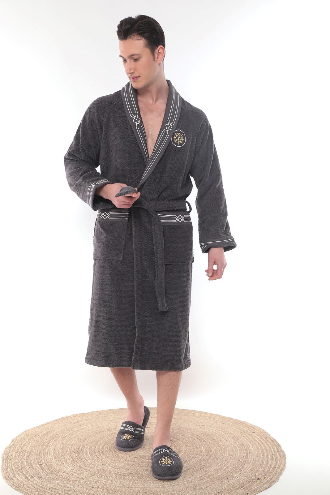 Чоловічий халат Maison D`or Paris Elegance Marine з шалевим коміром і тапочками сірий