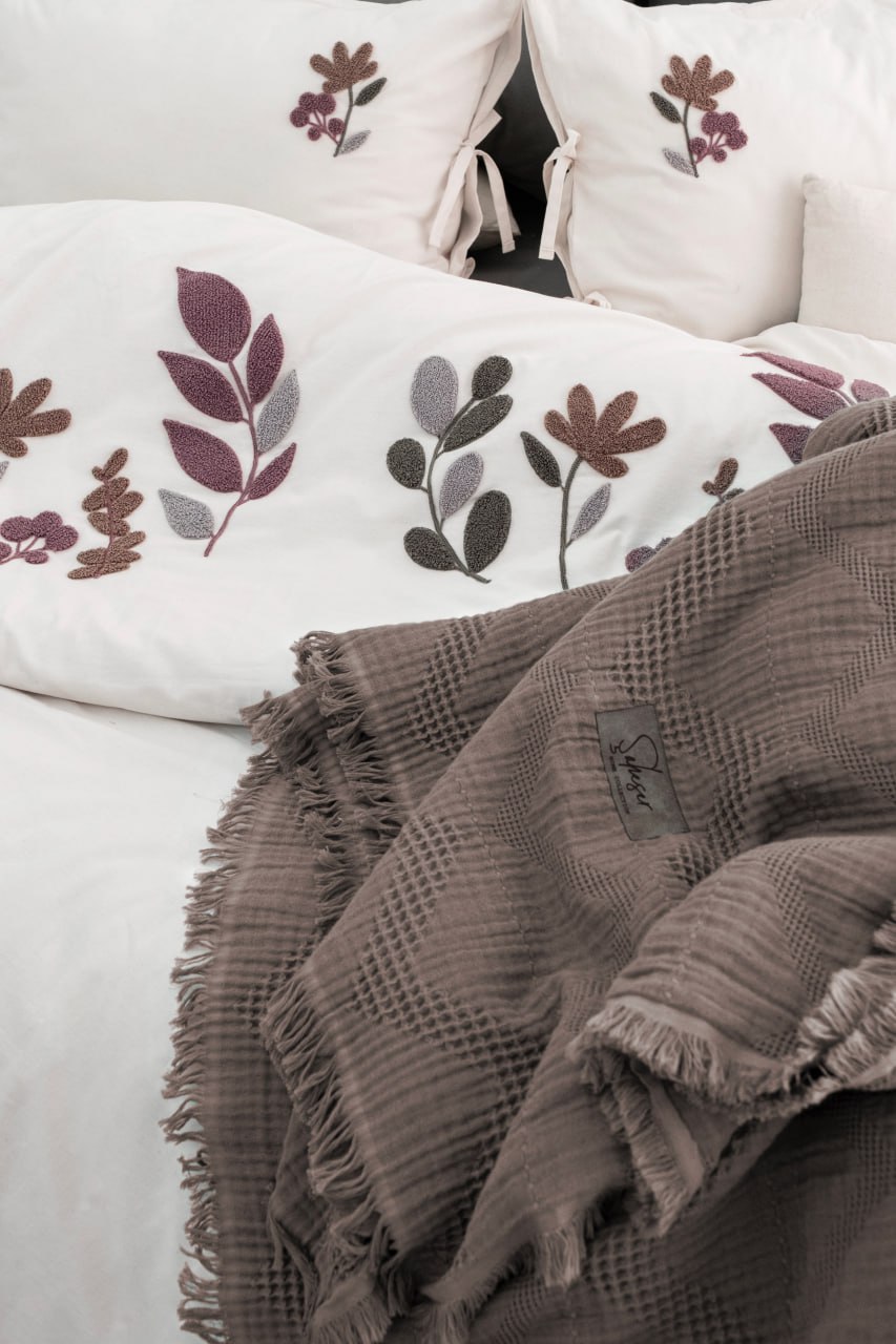 Постільна білизна з піке з простирадлом на резинці Saheser Paula Vizon євро