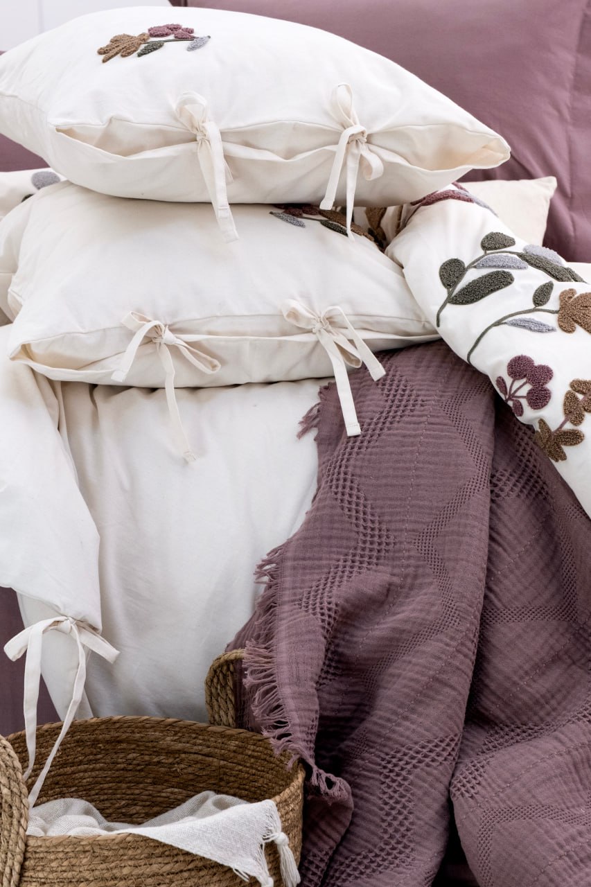 Постільна білизна з піке з простирадлом на резинці Saheser Paula Murdum євро