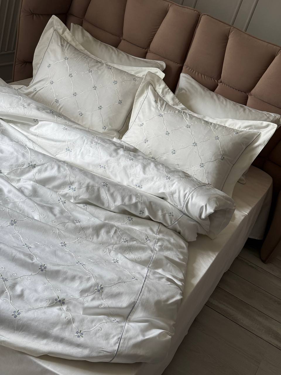 Maison D'or Juanna ecru-lilac постільна білизна євро 200х220 сатин з вишивкою