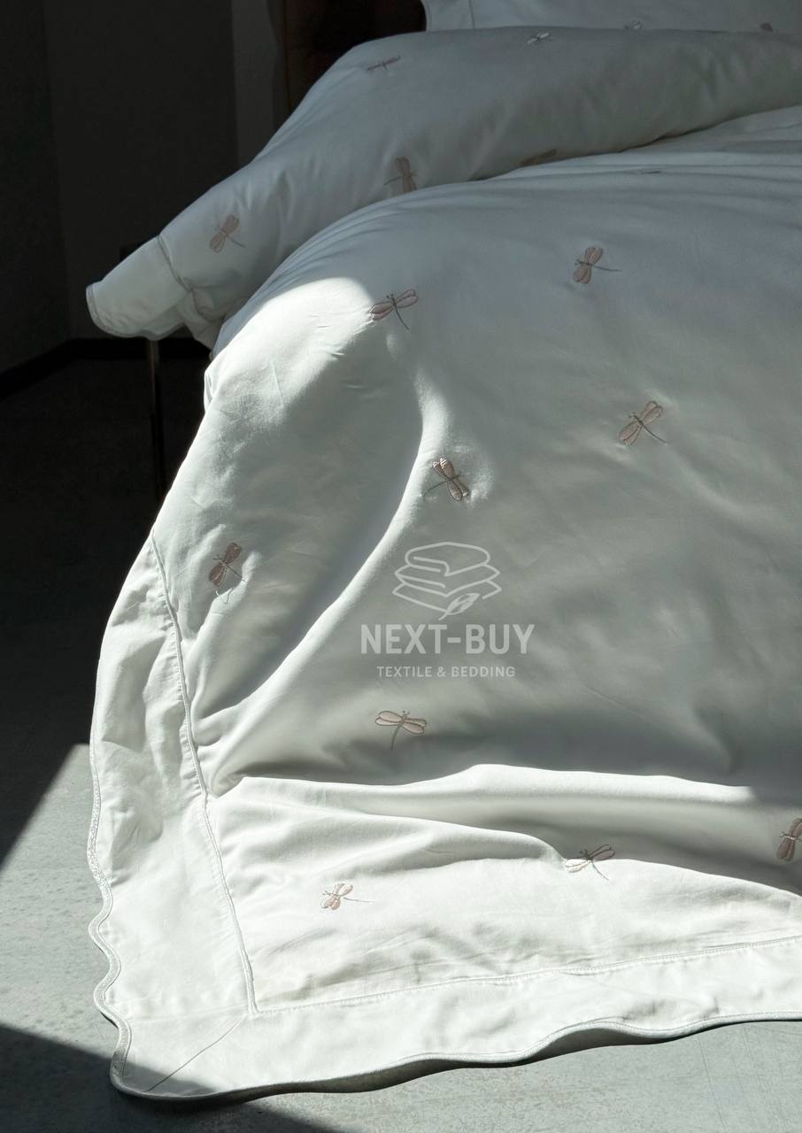 Maison D'or Les Azzures ecru-rose постільна білизна євро 200х220 сатин з вишивкою бабок