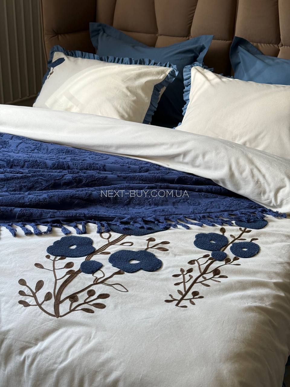 Постільна білизна Saheser Alessa Lacivert євро 200х220 з вишивкою