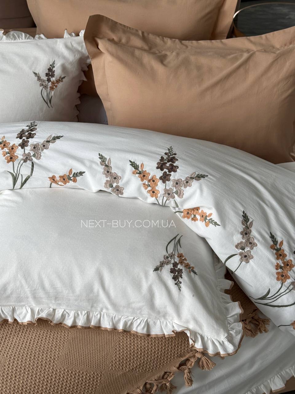 Постільна білизна з вишивкою і піке Saheser Eveline hardal євро 200х220