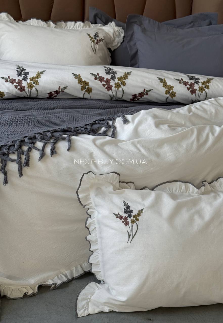 Постільна білизна з вишивкою і піке Saheser Eveline antrasit євро 200х220