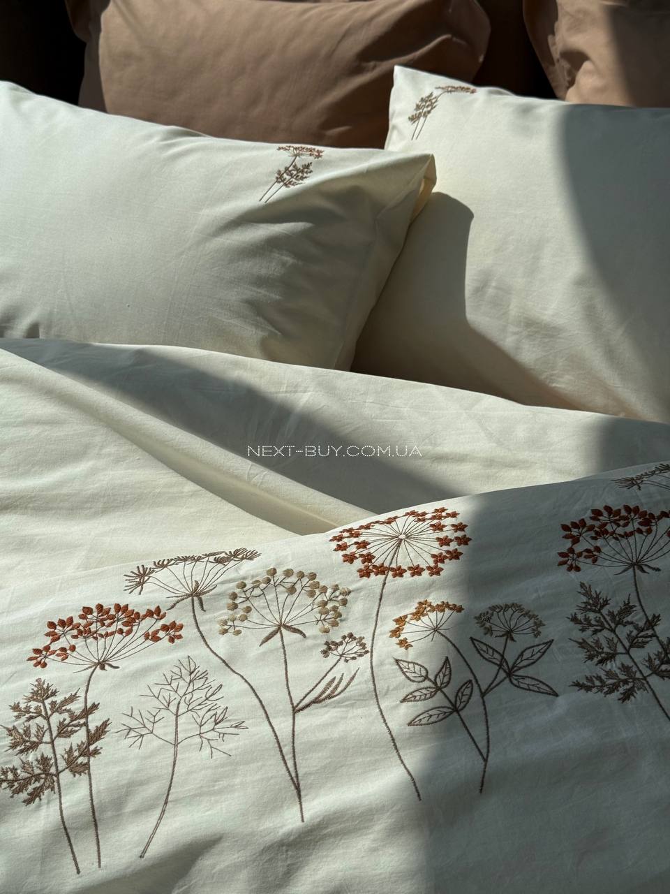 Постільна білизна Saheser Botanic bej євро 200х220 бавовна з вишивкою