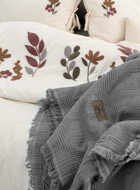 Постільна білизна з піке з простирадлом на резинці Saheser Paula Gri євро