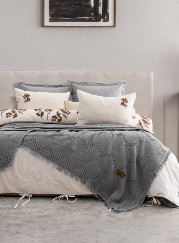 Постільна білизна з піке з простирадлом на резинці Saheser Paula Gri євро