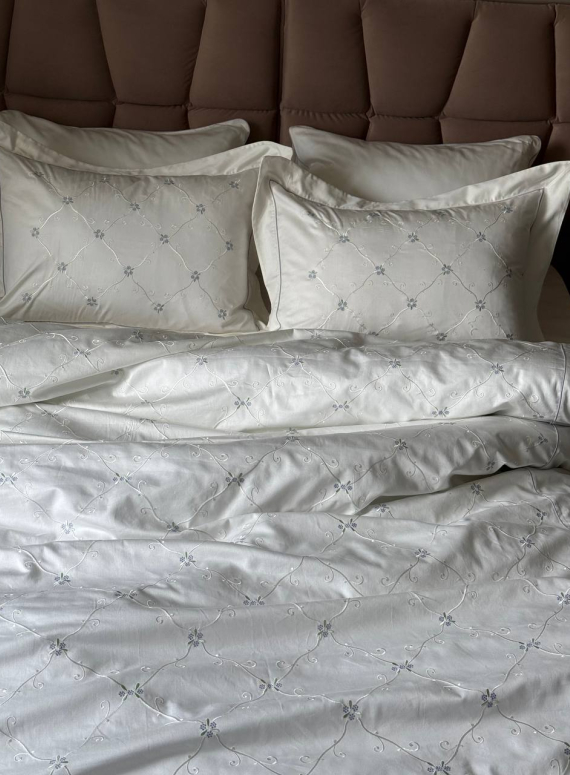 Maison D'or Juanna ecru-lilac постільна білизна євро 200х220 сатин з вишивкою