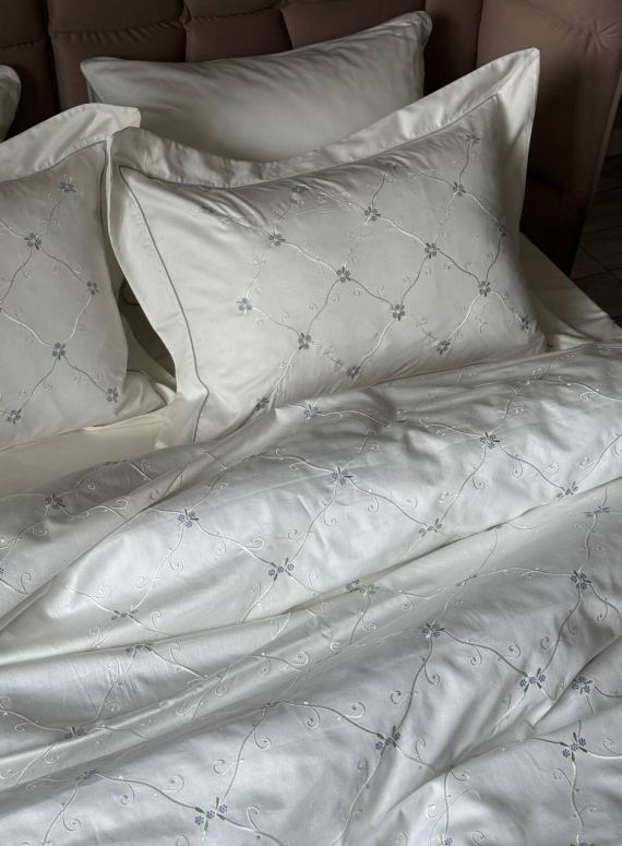 Maison D'or Juanna ecru-lilac постільна білизна євро 200х220 сатин з вишивкою