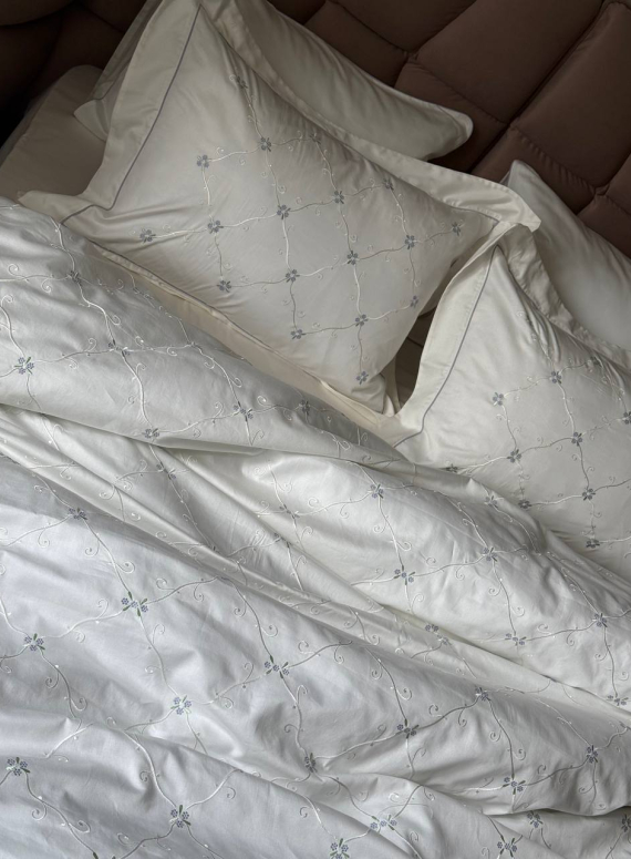 Maison D'or Juanna ecru-lilac постільна білизна євро 200х220 сатин з вишивкою