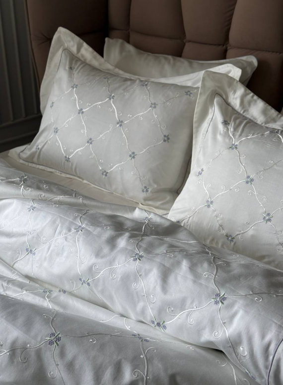 Maison D'or Juanna ecru-lilac постільна білизна євро 200х220 сатин з вишивкою