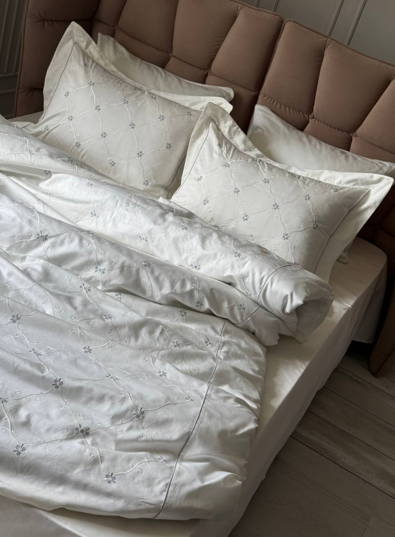 Maison D'or Juanna ecru-lilac постільна білизна євро 200х220 сатин з вишивкою