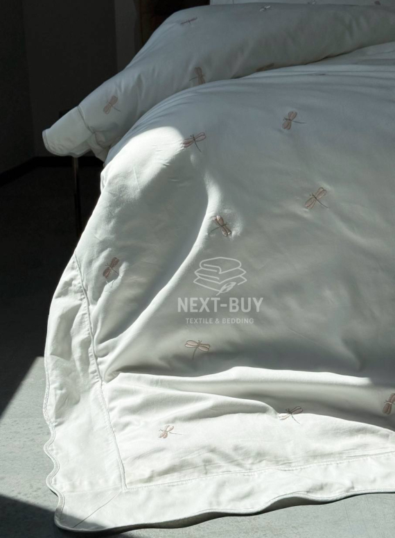 Maison D'or Les Azzures ecru-rose постільна білизна євро 200х220 сатин з вишивкою бабок