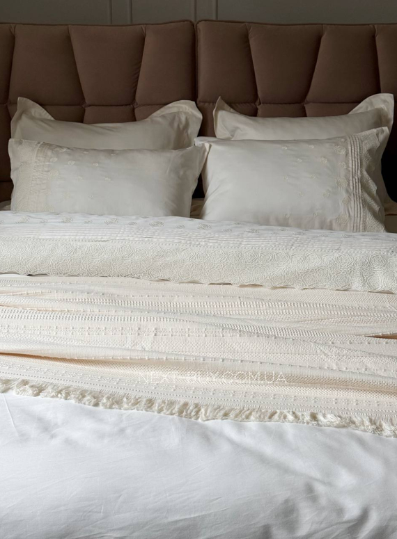 Maison D'or Roesia Estee Krem постільна білизна євро 200х220 сатин з вишивкою