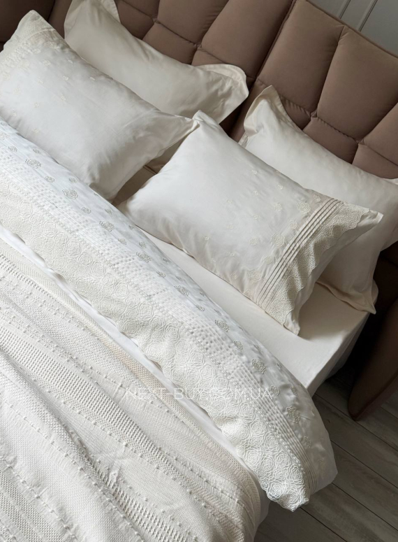 Maison D'or Roesia Estee Krem постільна білизна євро 200х220 сатин з вишивкою